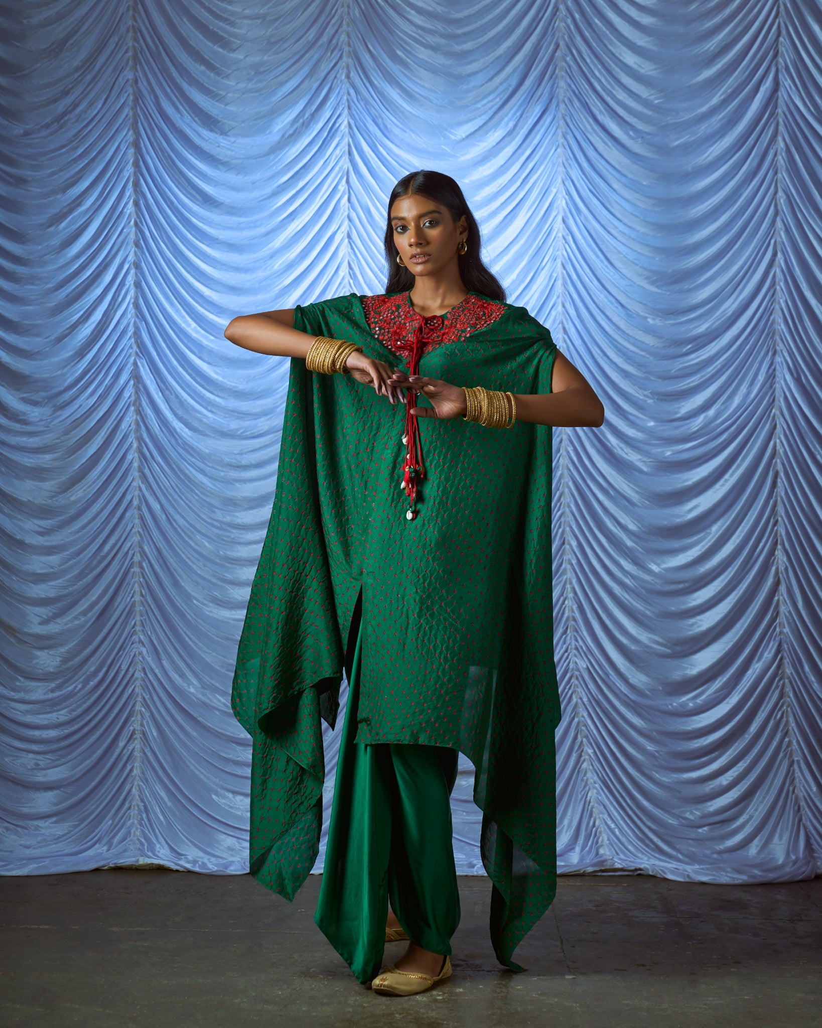 Bandhni cape set