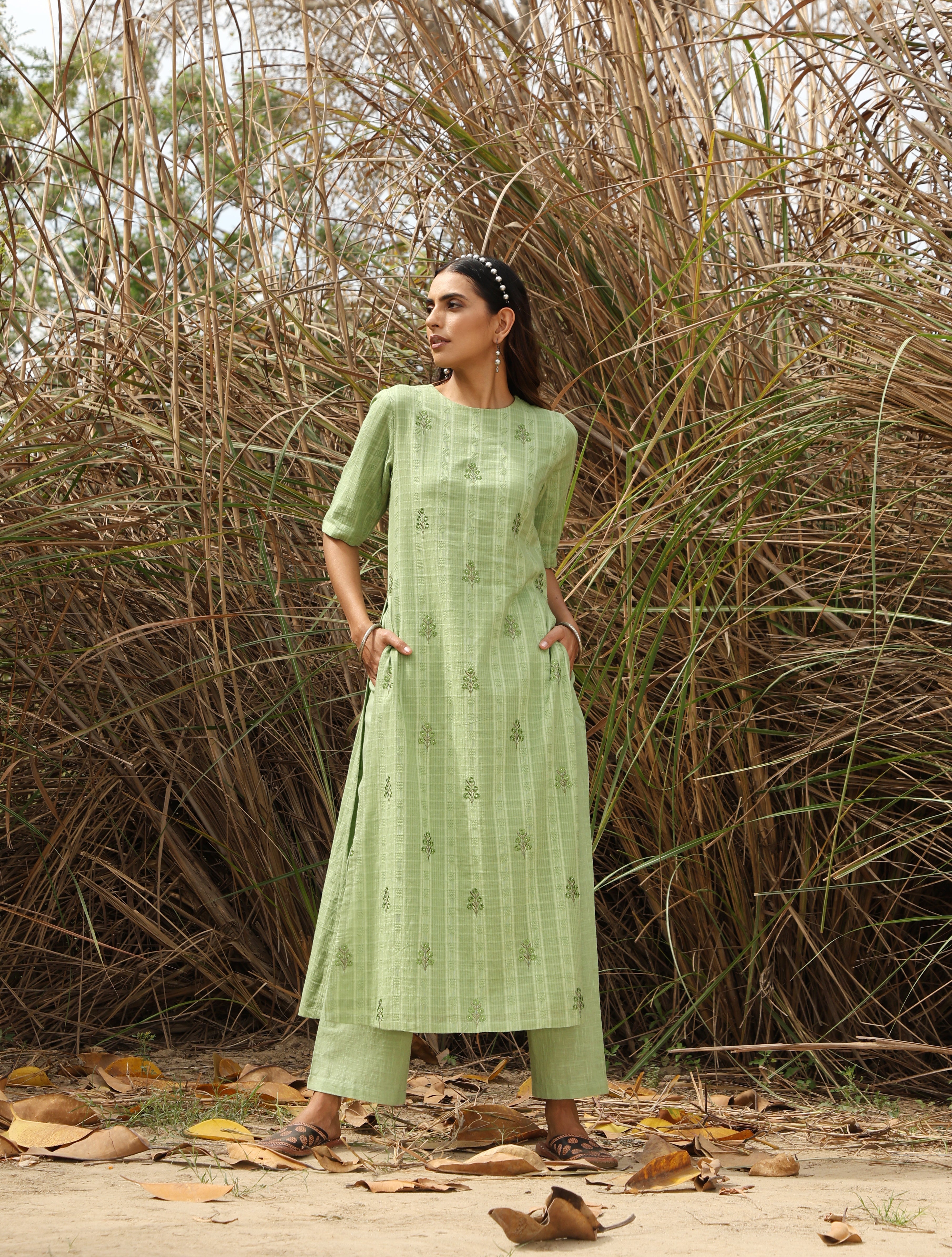 trueBrowns Green Cotton Dobby Embroidered Kurta Set