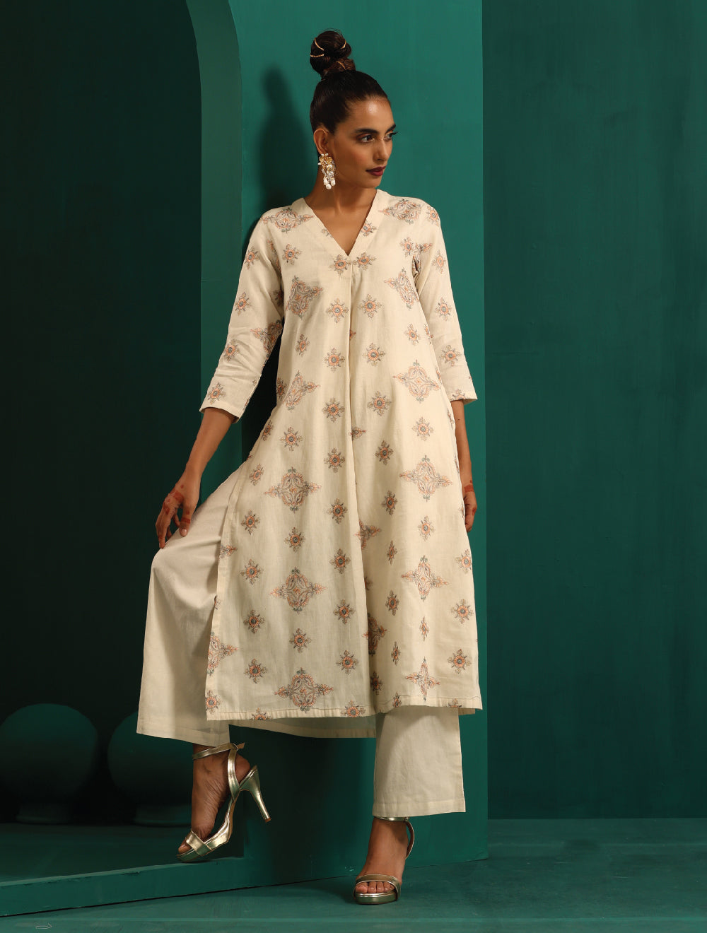 trueBrowns Ivory Peach Embroidered Slit Kurta Pant Set
