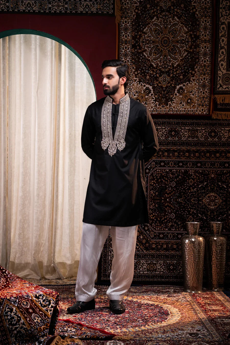 Black Embroidered Kurta with Kashmiri-Inspired Threadwork