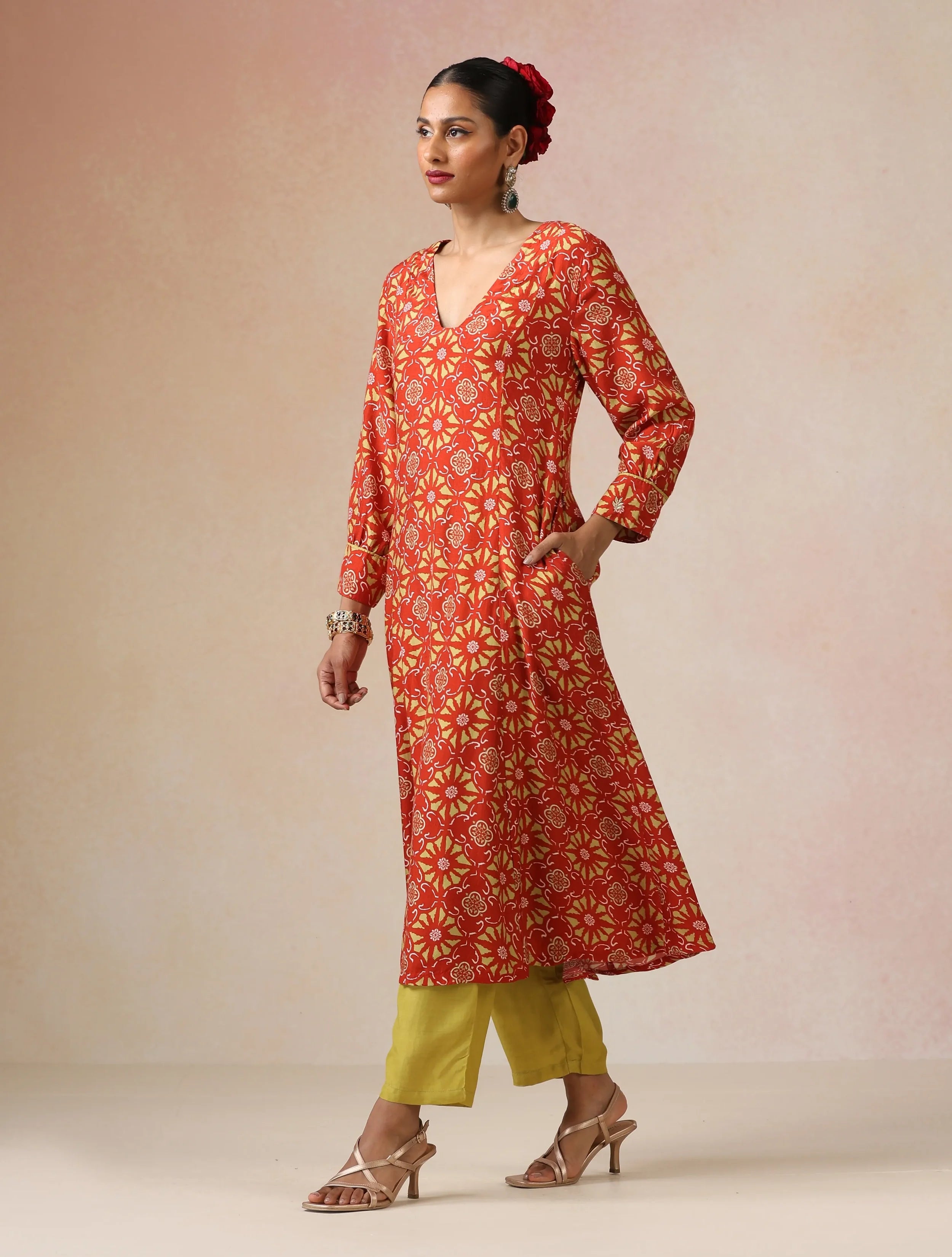 trueBrowns Red Light Green Print Vicose A-line Glass Neck Kurta Set