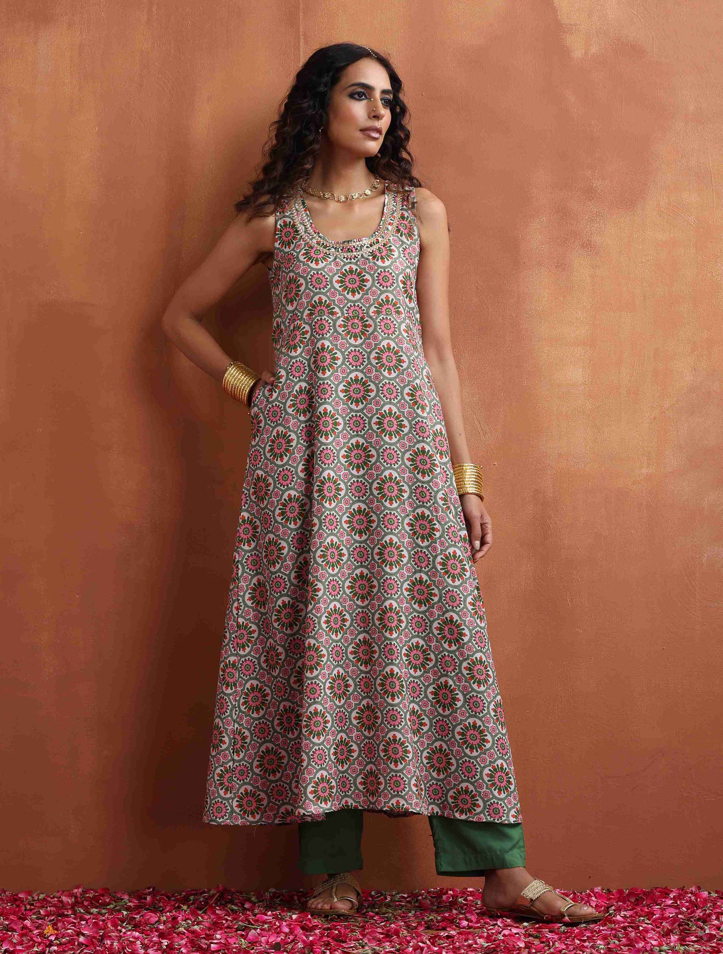 trueBrowns Off White Print Flared Arkali Kurta Set