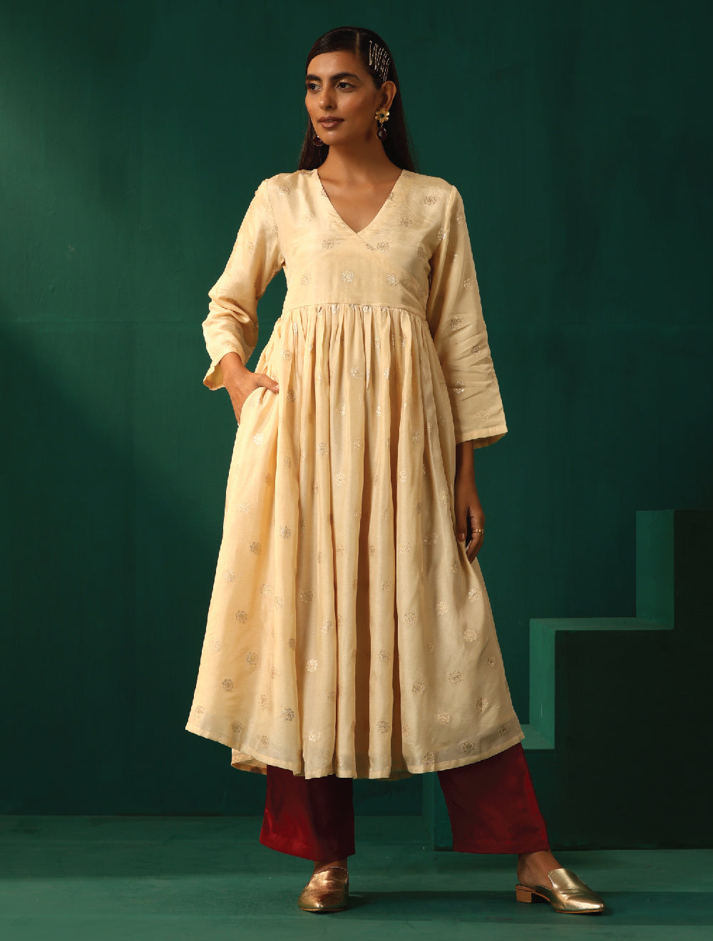 trueBrowns Ivory Geometric Floral Viscose Silk Arkali Kurta Pant Set