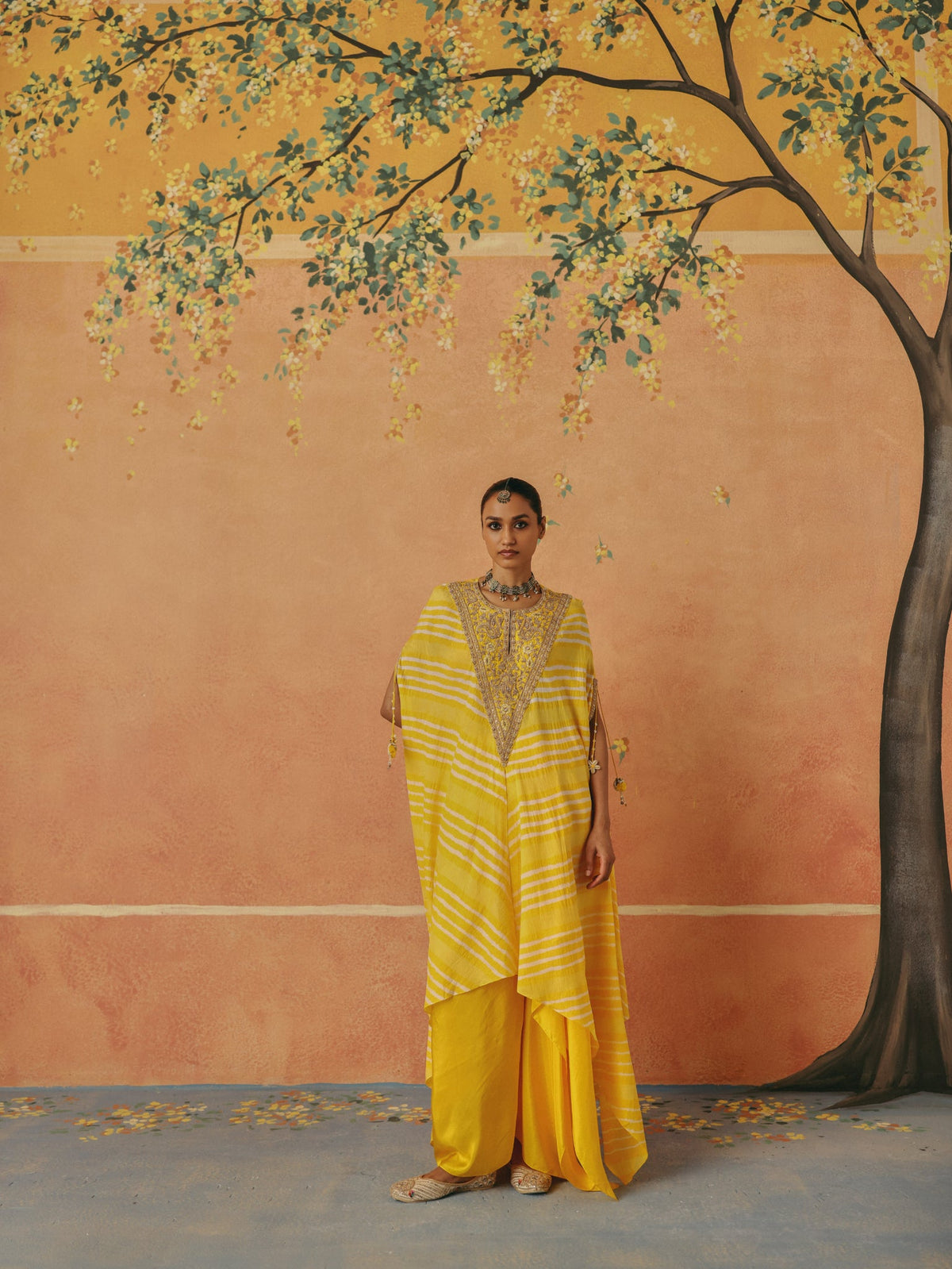 Peela Leheriya Cape Set
