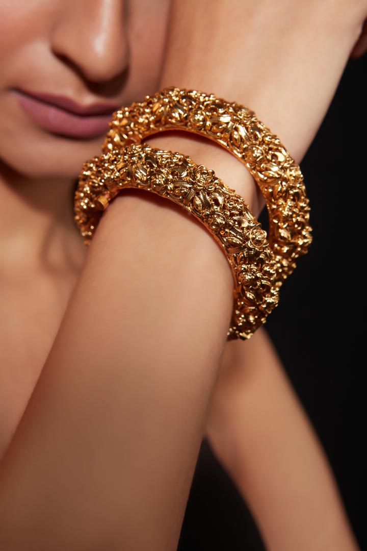 Vivinia By Vidhi Mehra Isvaraah Gold Plated Womens Pair of Bangles VB069