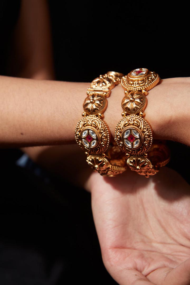 Vivinia By Vidhi Mehra Isvaraah Gold Plated Womens Kundan, Polki Pair of Bangles VB029
