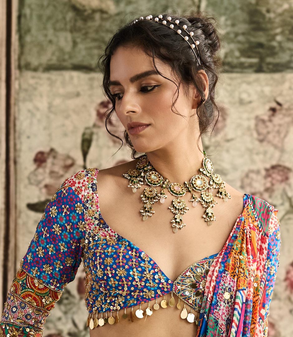 Vivinia By Vidhi Mehra Gold Plated Womens Kundan Short Necklace Set with Pair of Earrings VN1079