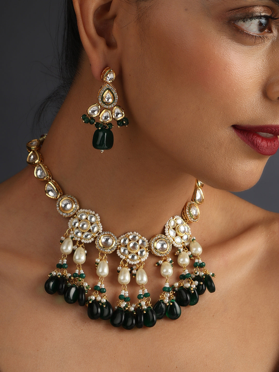 Green Gold Tone Kundan and Pearls Necklace Set