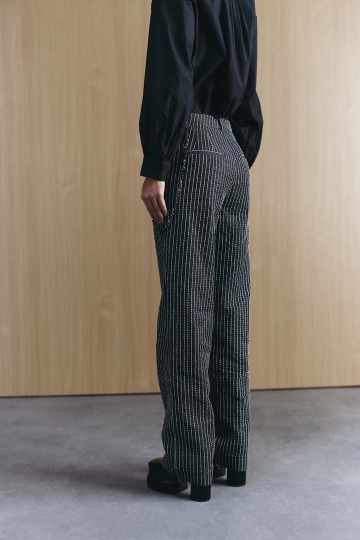 EMBROIDERED DENIM JEANS