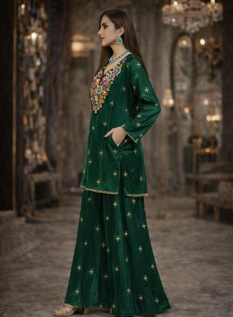 Gulzar Emerald Green Silk Embellished Kurta for Festive Glamour