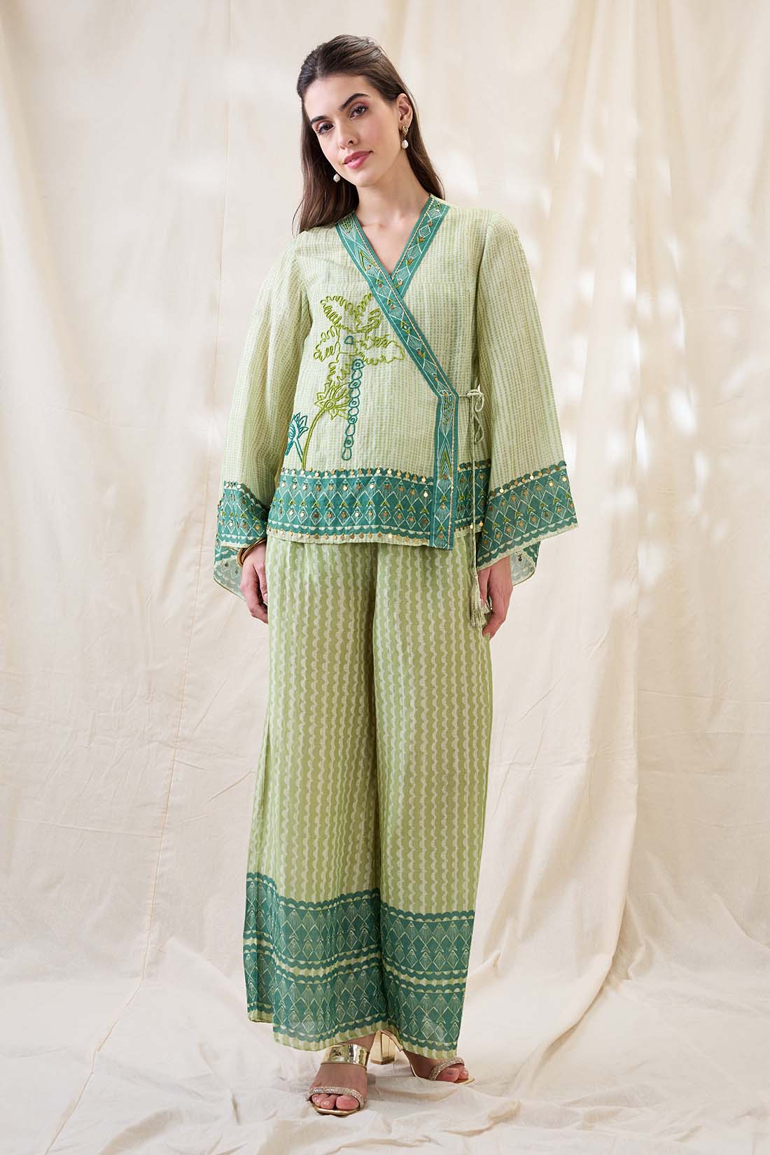 Noorani embellished angarkha set SP4651