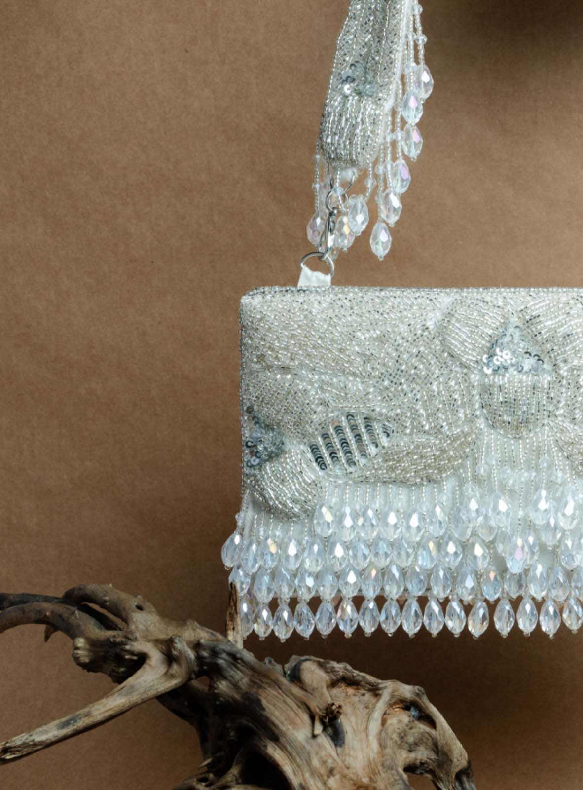 Ornate Radiance Kasse Silver Mist