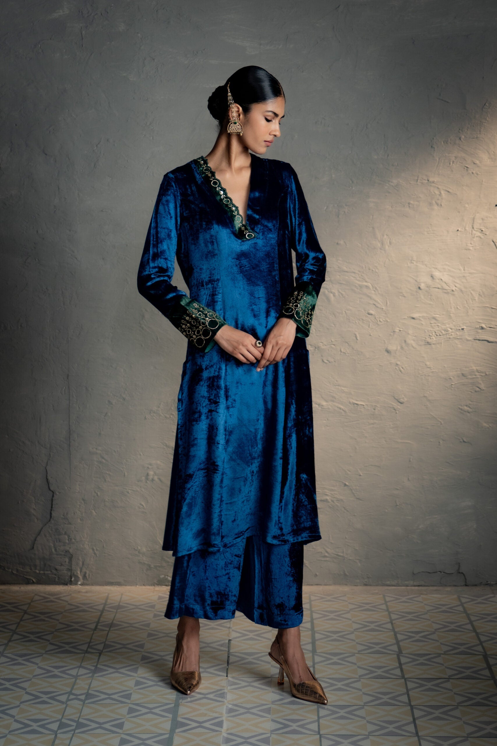 Maaya Blue V neck kurta Set