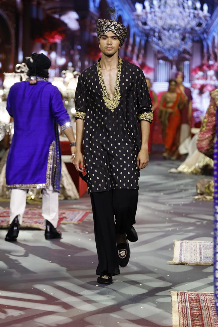 Zarvansh Noir Kurta Set