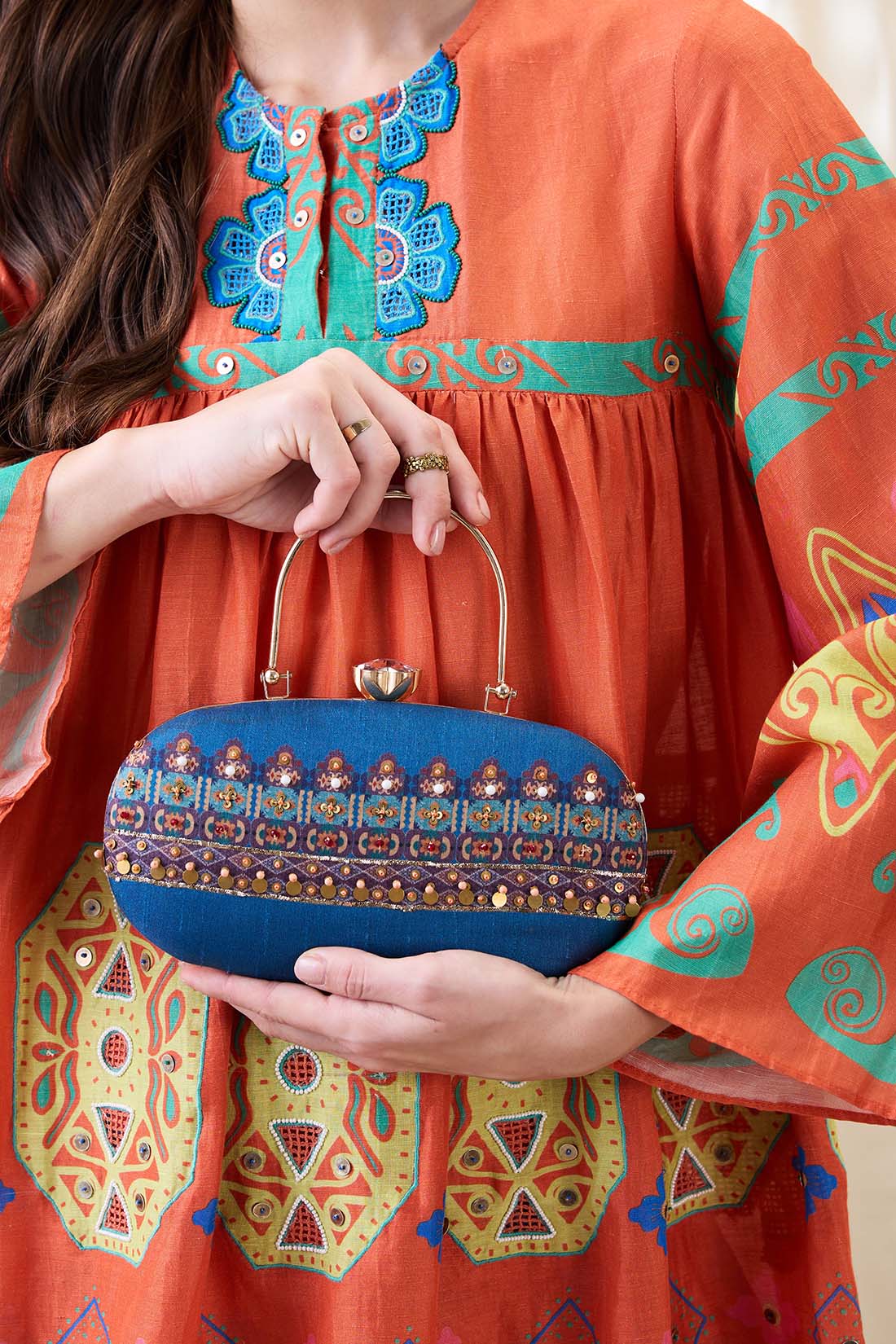 Orani embellished clutch bag SP4758B