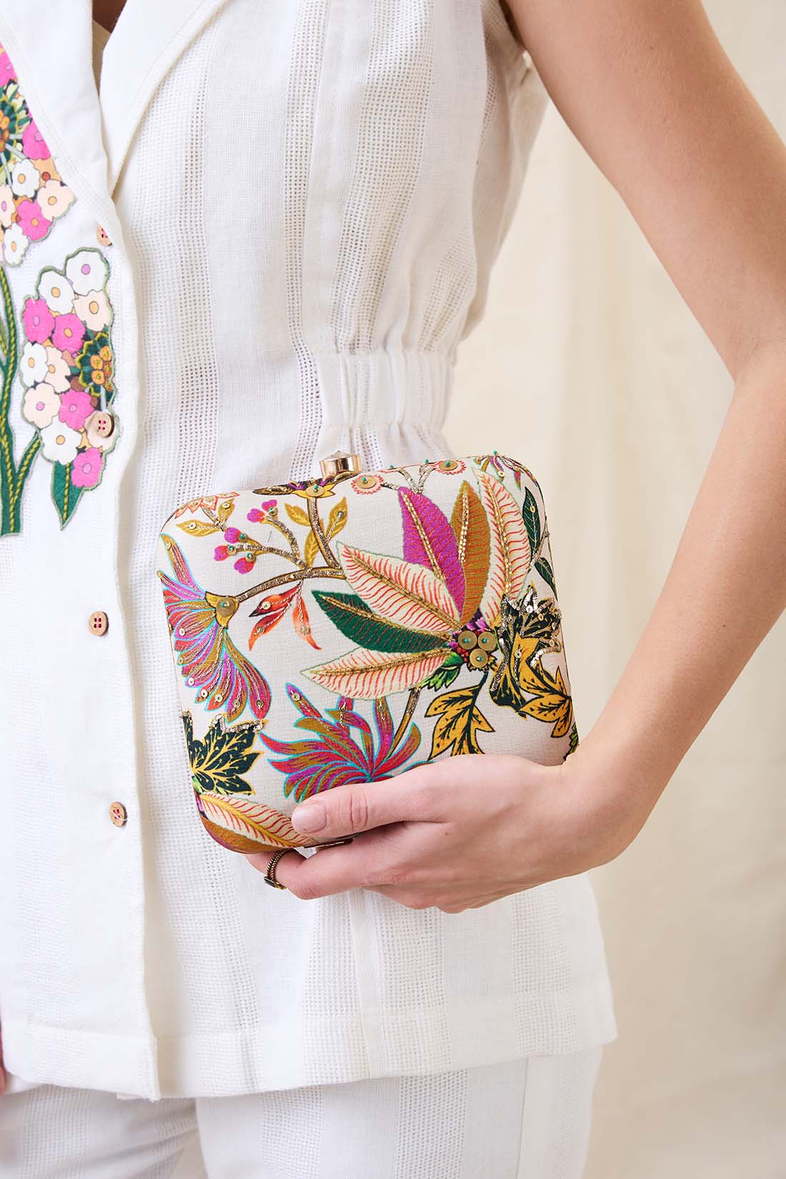 Aarani embellished cluth bag SP4763B