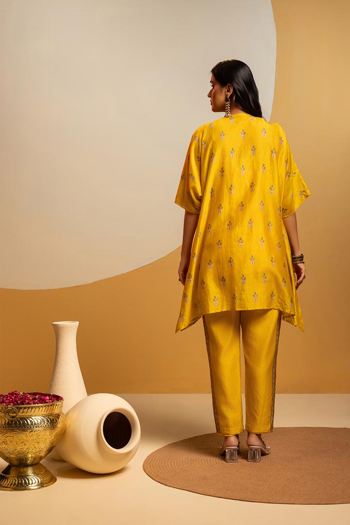 Taarani embellished V-neck kurta setSP4912