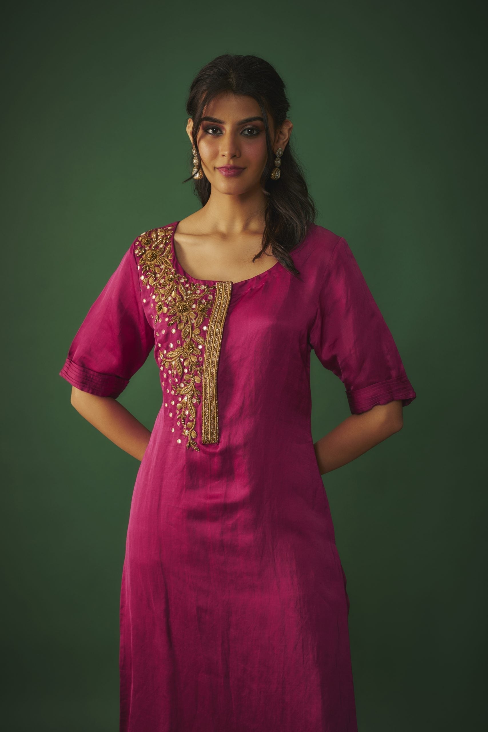 Image of MAGENTA PINK EMBROIDERED KURTA AND PANTS SET