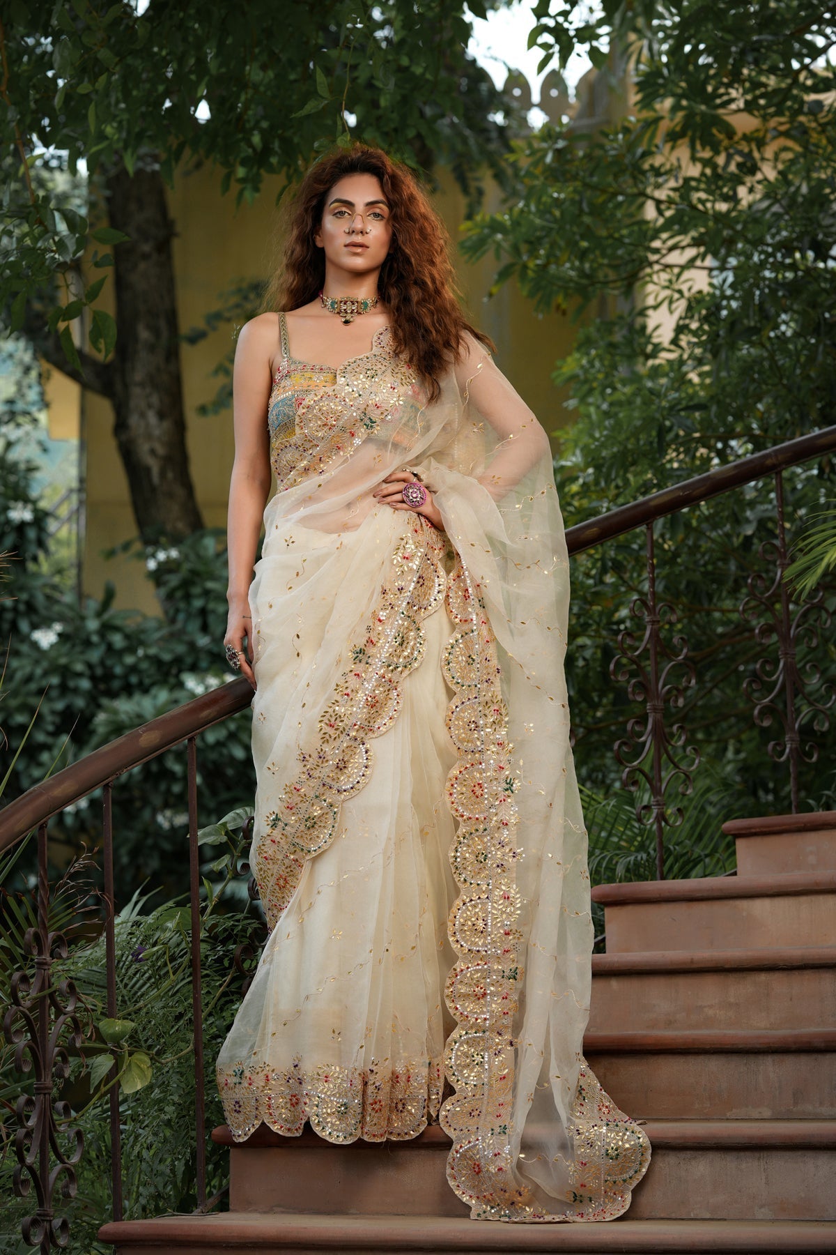 Image of Bageecha shwet aur rangeen saree