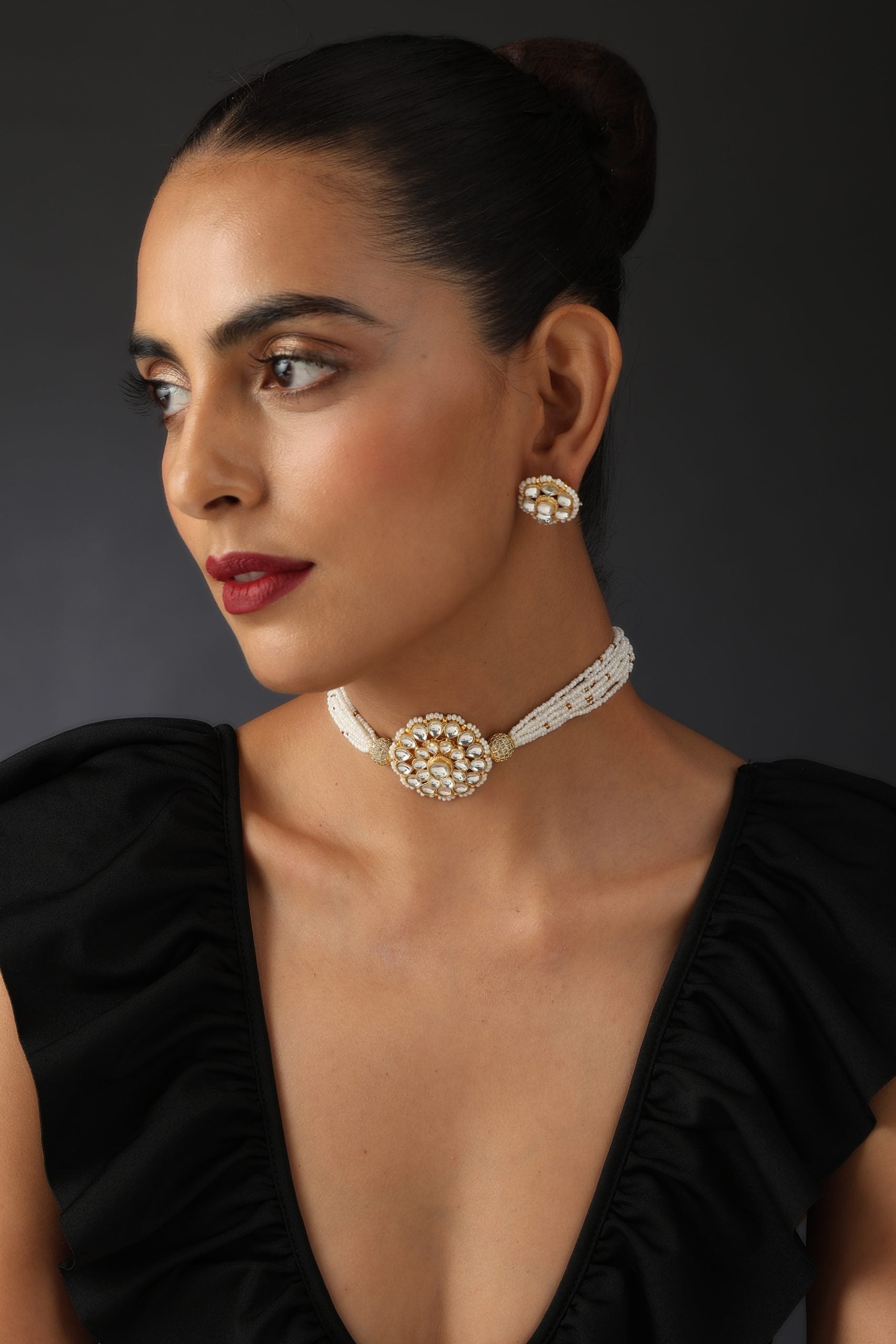 White Gold Tone Kundan and Pearl Choker Necklace Set