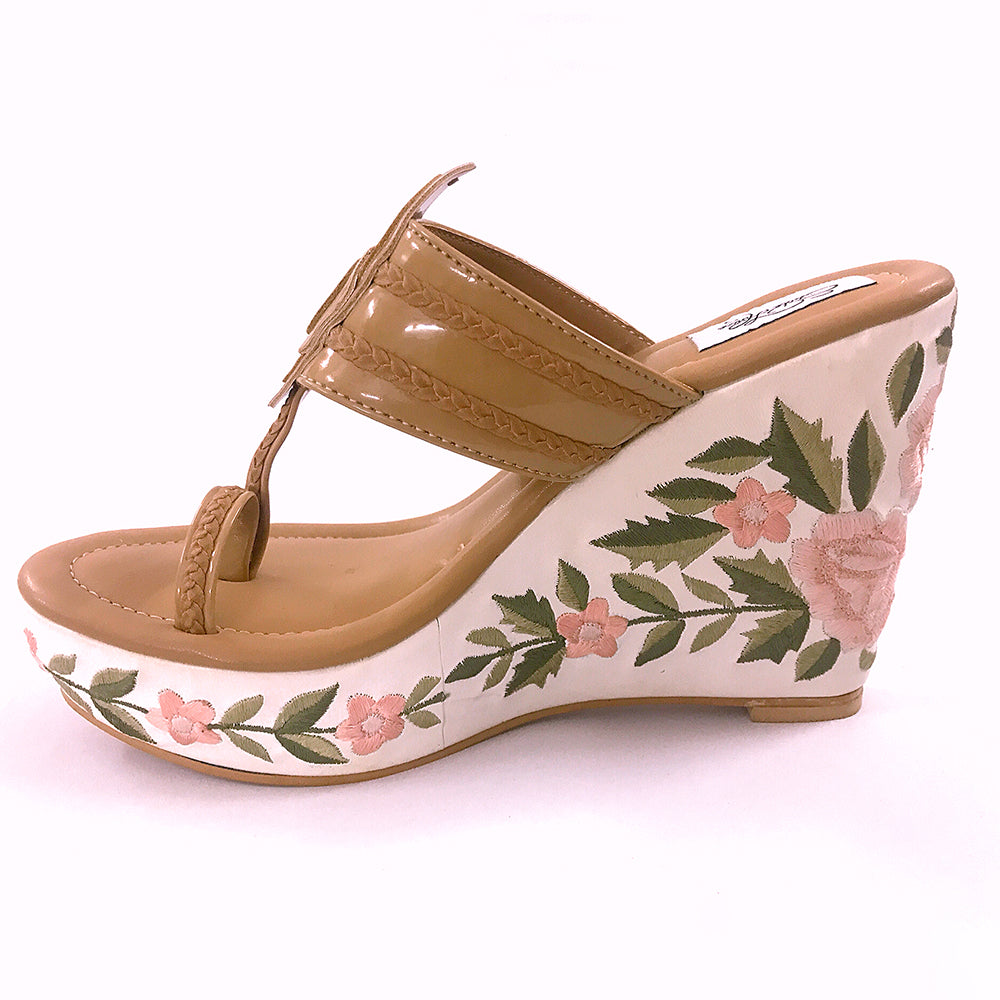 Nude Kolapuri Wedges