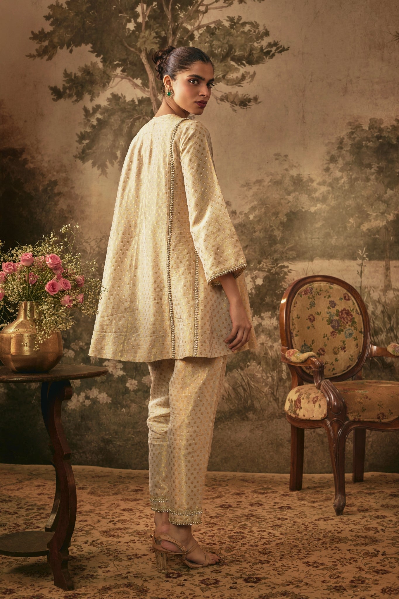 Ivory Gold Metallic Tissue Kurta Set with Emerald Detailing