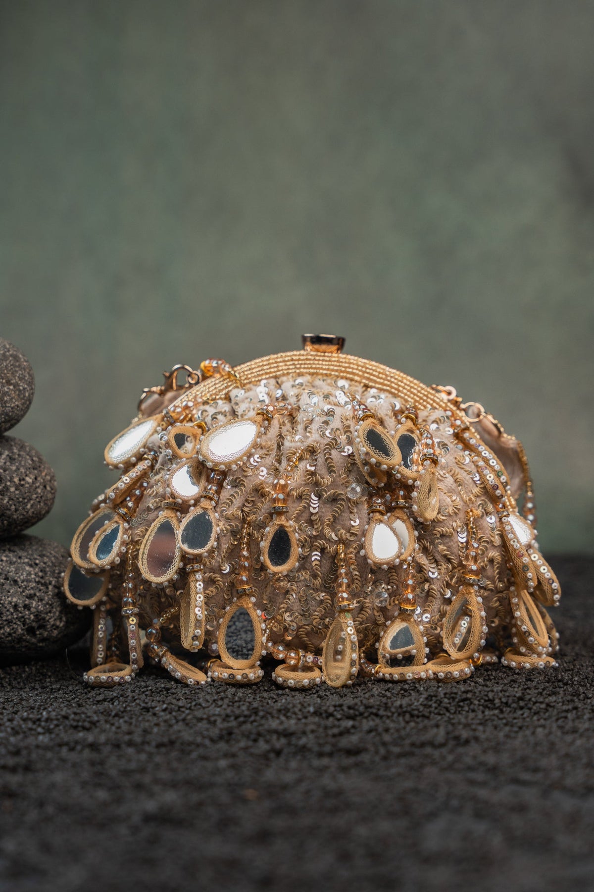 Aaina Clutch Gold