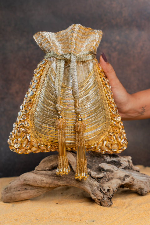 Hinted Diamond Royal Gold