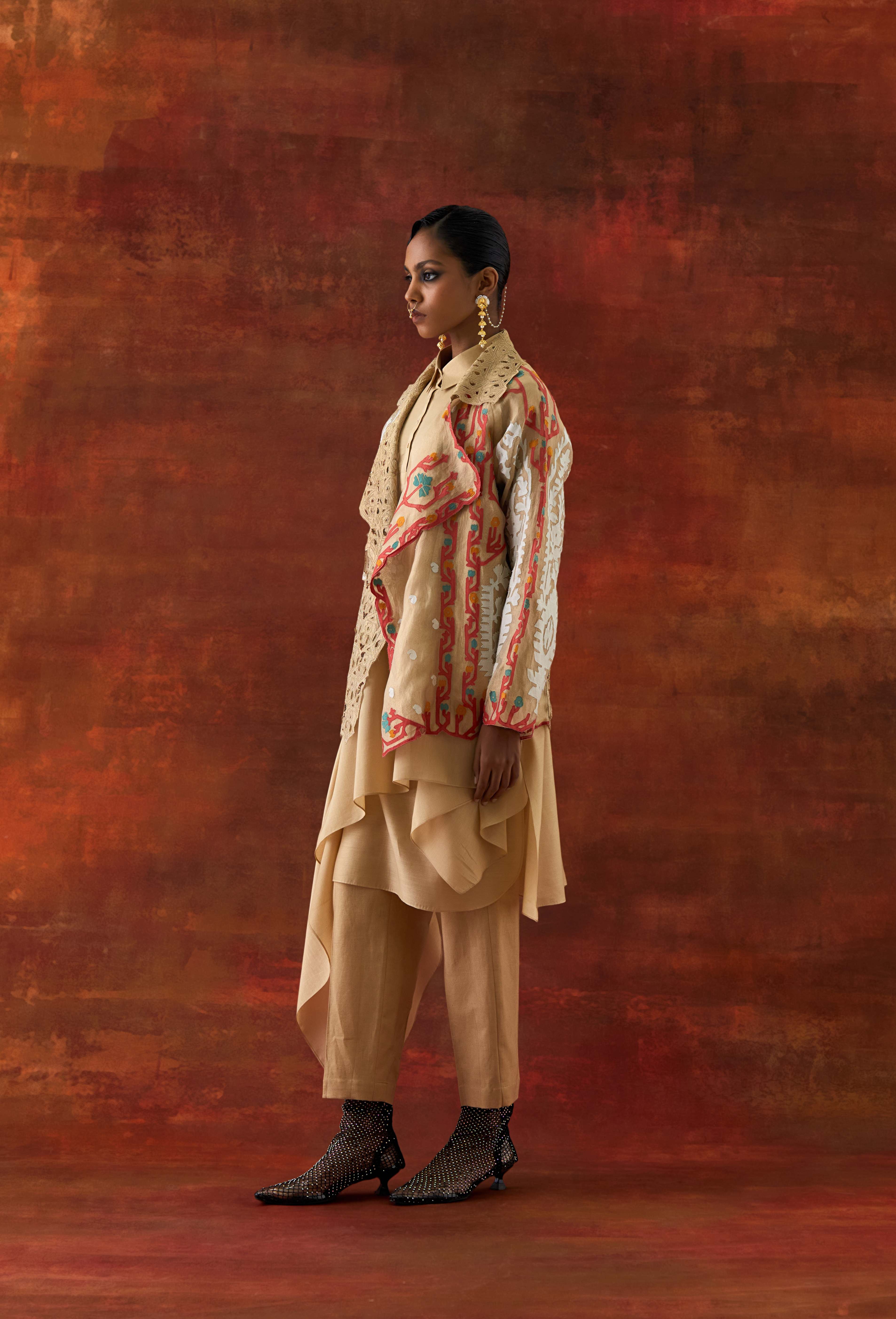 EMB ORGANZA SHORT TRENCH WITH DRAPED SHIRT AND PANTS - image 2