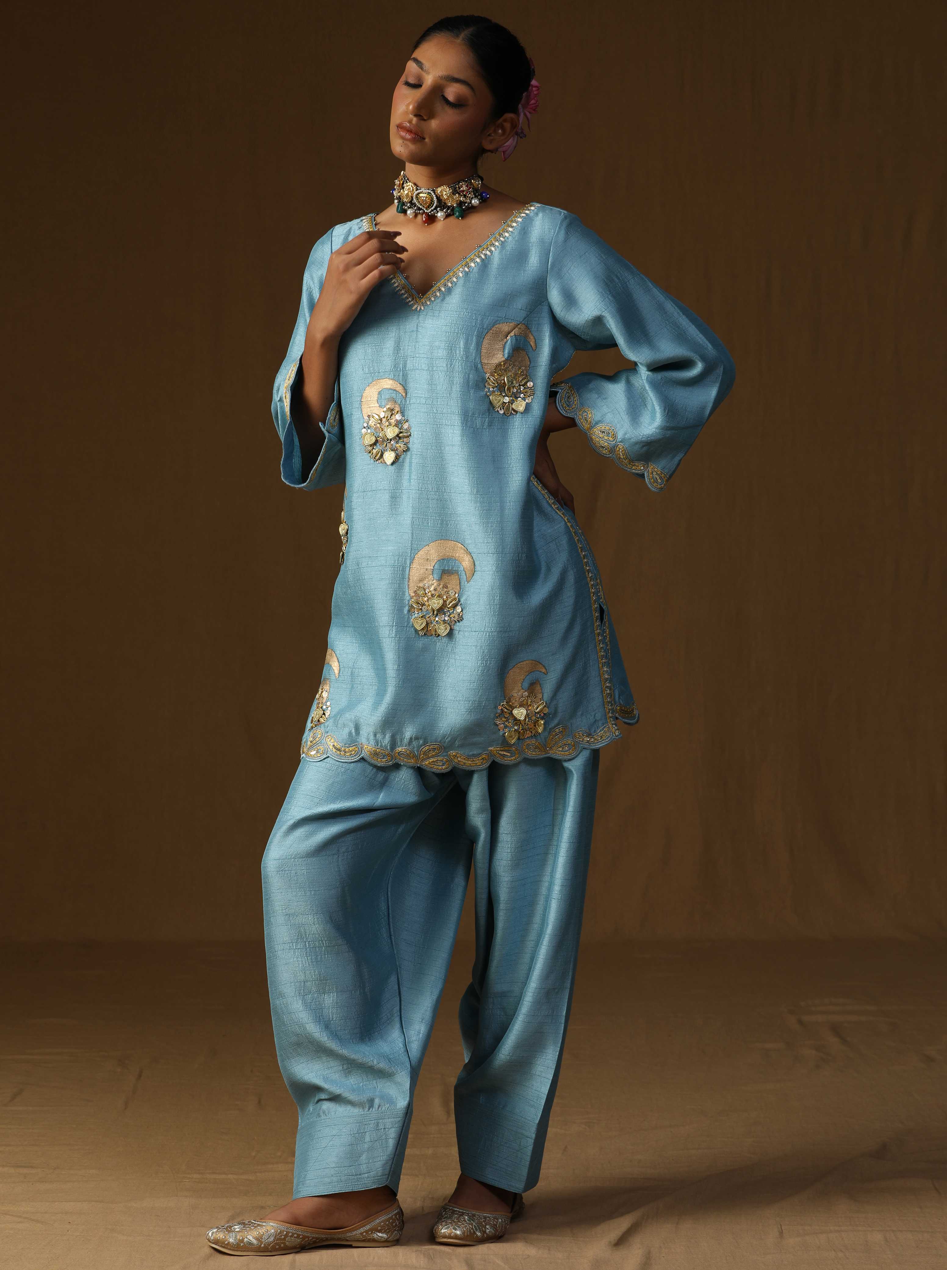 Vrind? � Neel Madhur Embroidered Suit Set