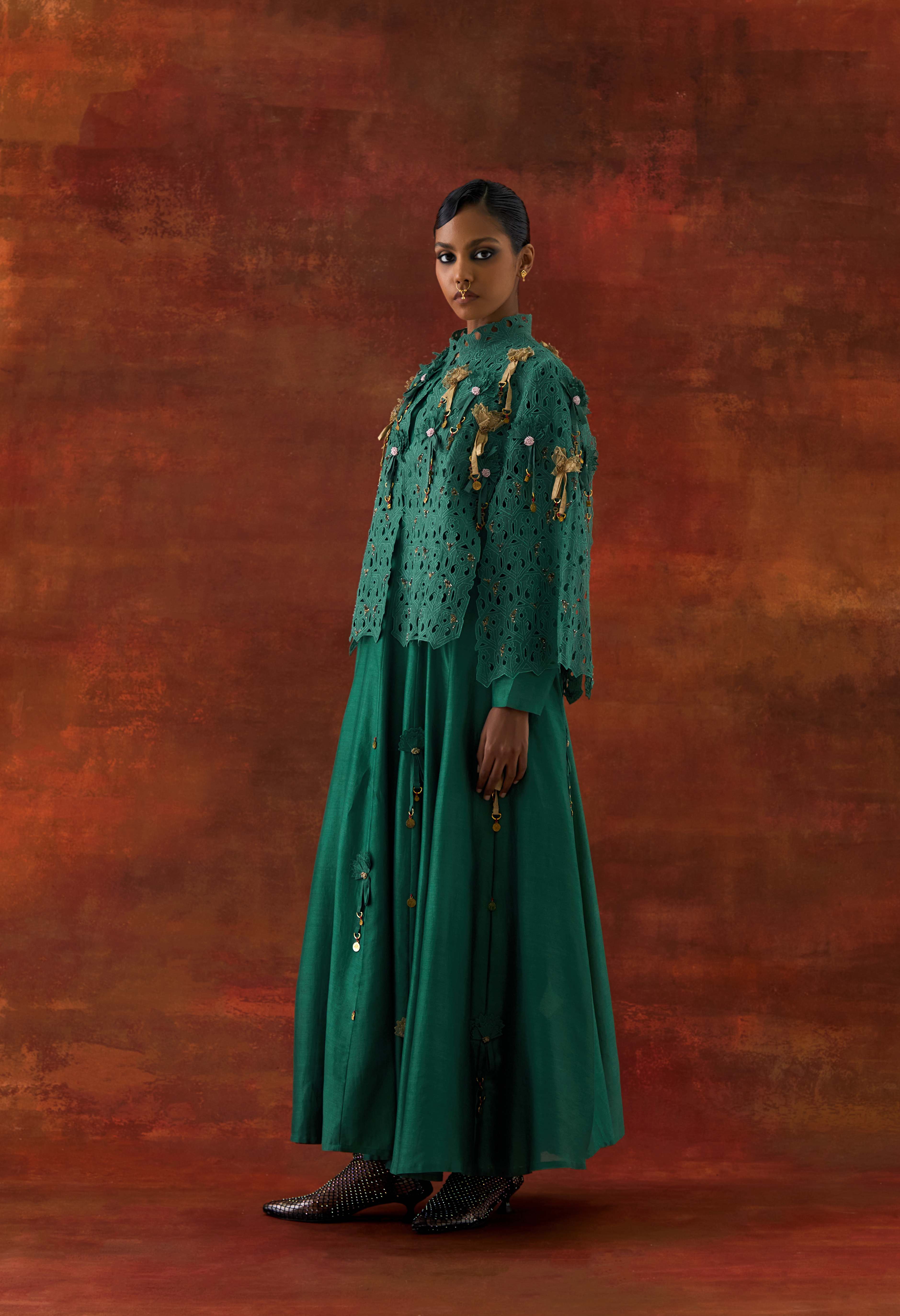 EMBROIDERED CUTWORK CAPE WITH 3D FLOWER KALIDAR - image 2