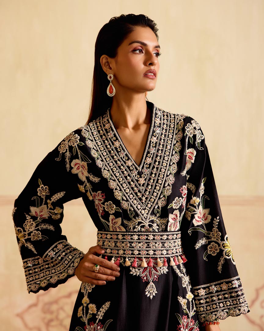 BLACK CONTRAST EMBROIDERED DRESS KURTA
