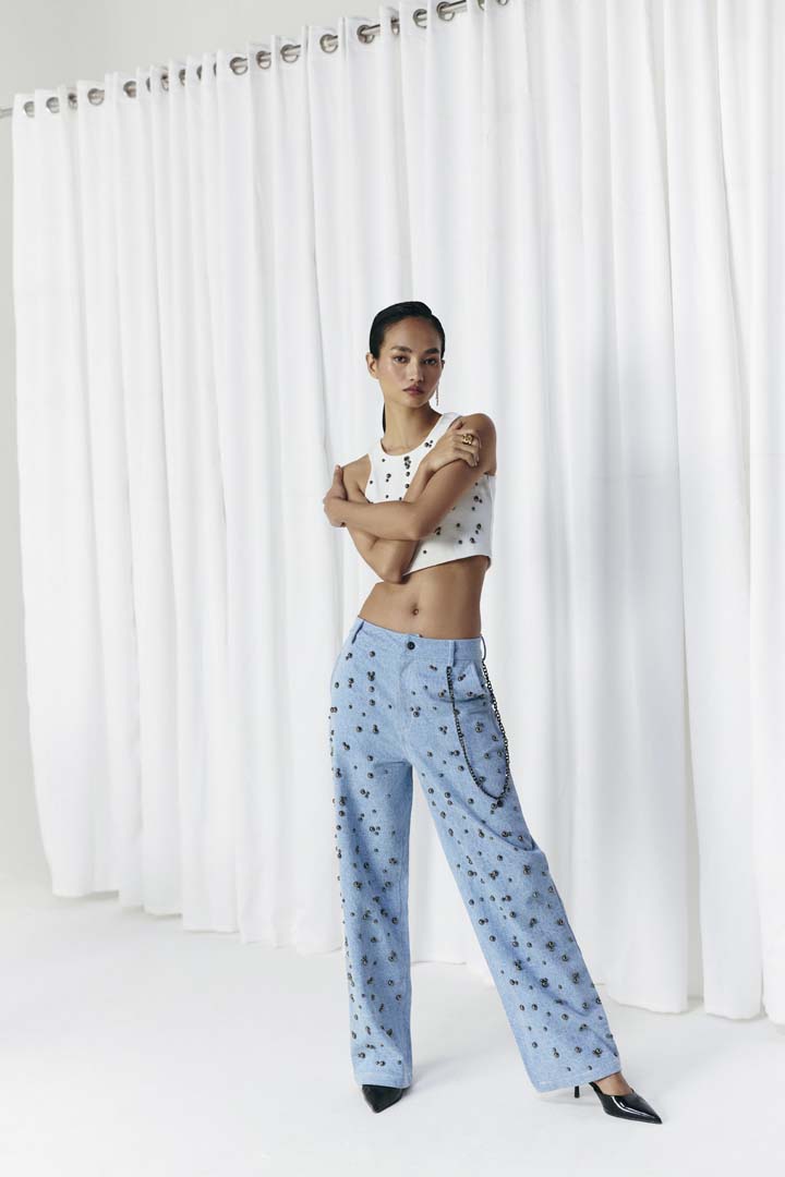 WASHED DENIM STUDDED JEANS
