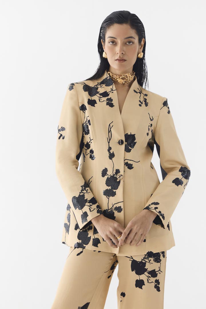 CREAM SAKURA BLAZER & STRAIGHT PANTS