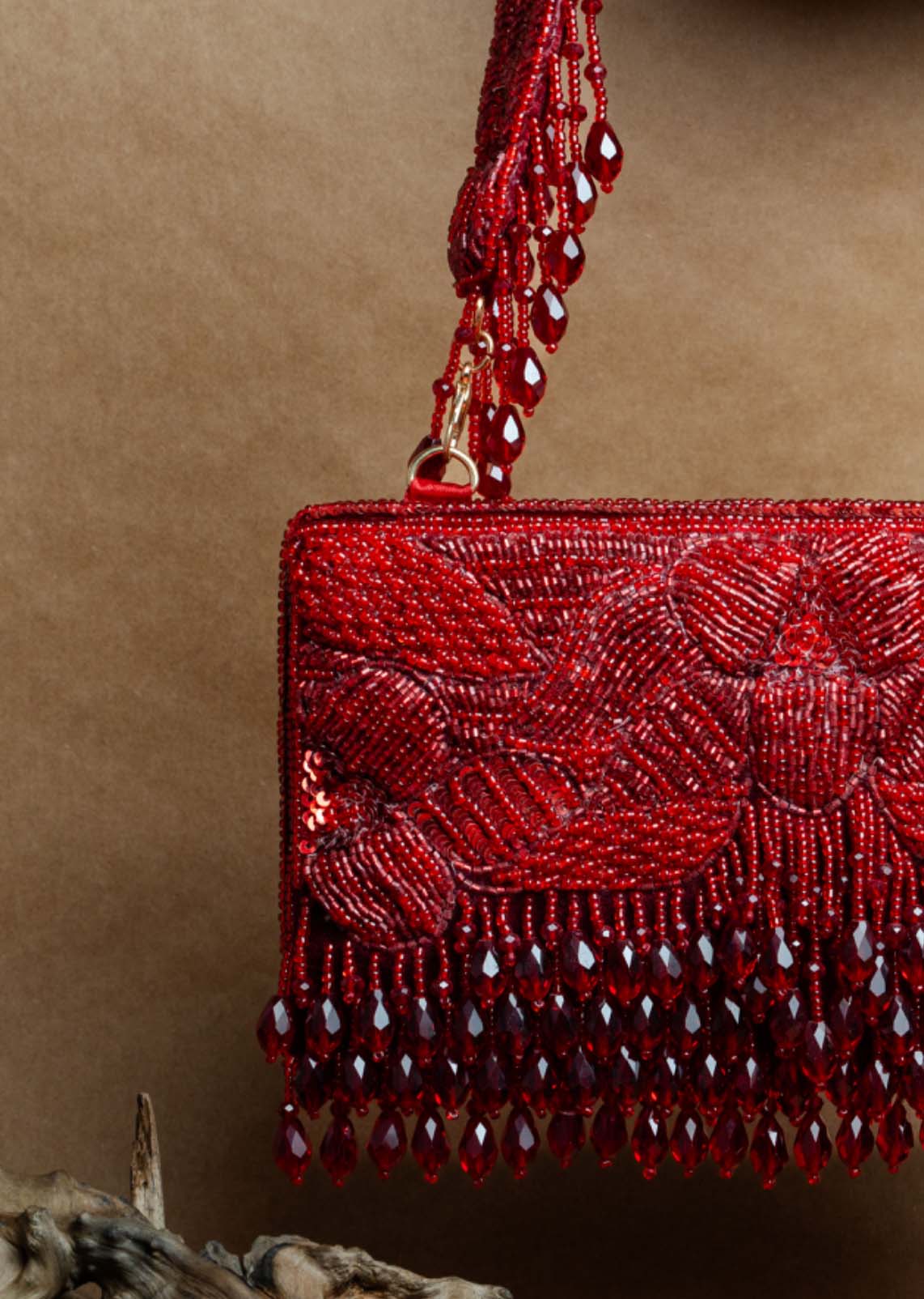 Ornate Radiance Kasse Crimson Bloom