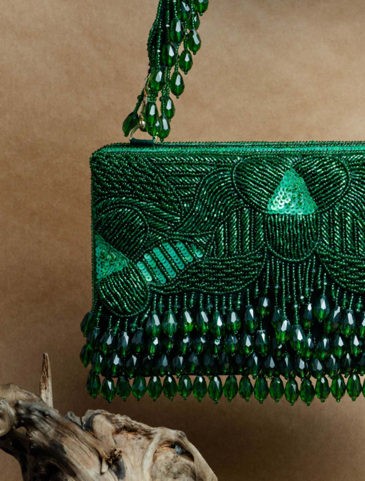 Ornate Radiance Kasse Emerald Allure