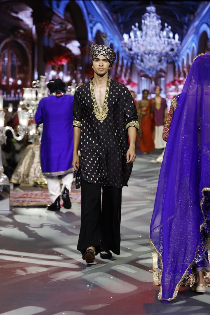 Zarvansh Noir Kurta Set
