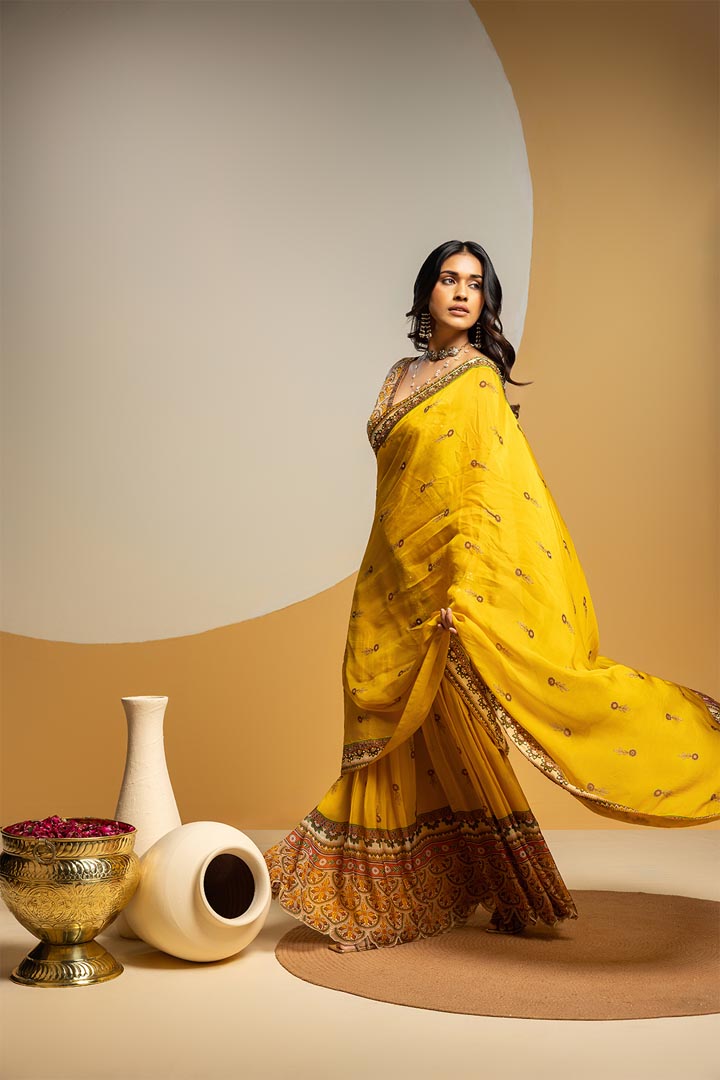 Taarani embellished pre-stitched saree setSP4936