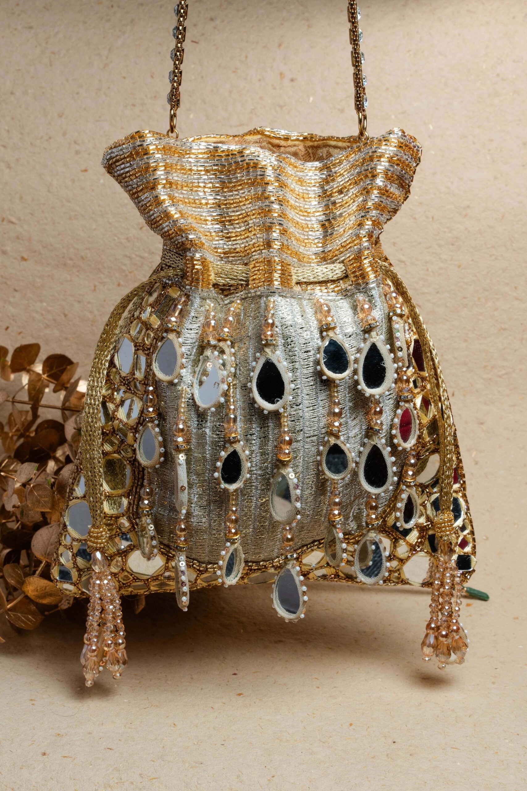 Aaina Aynali gold