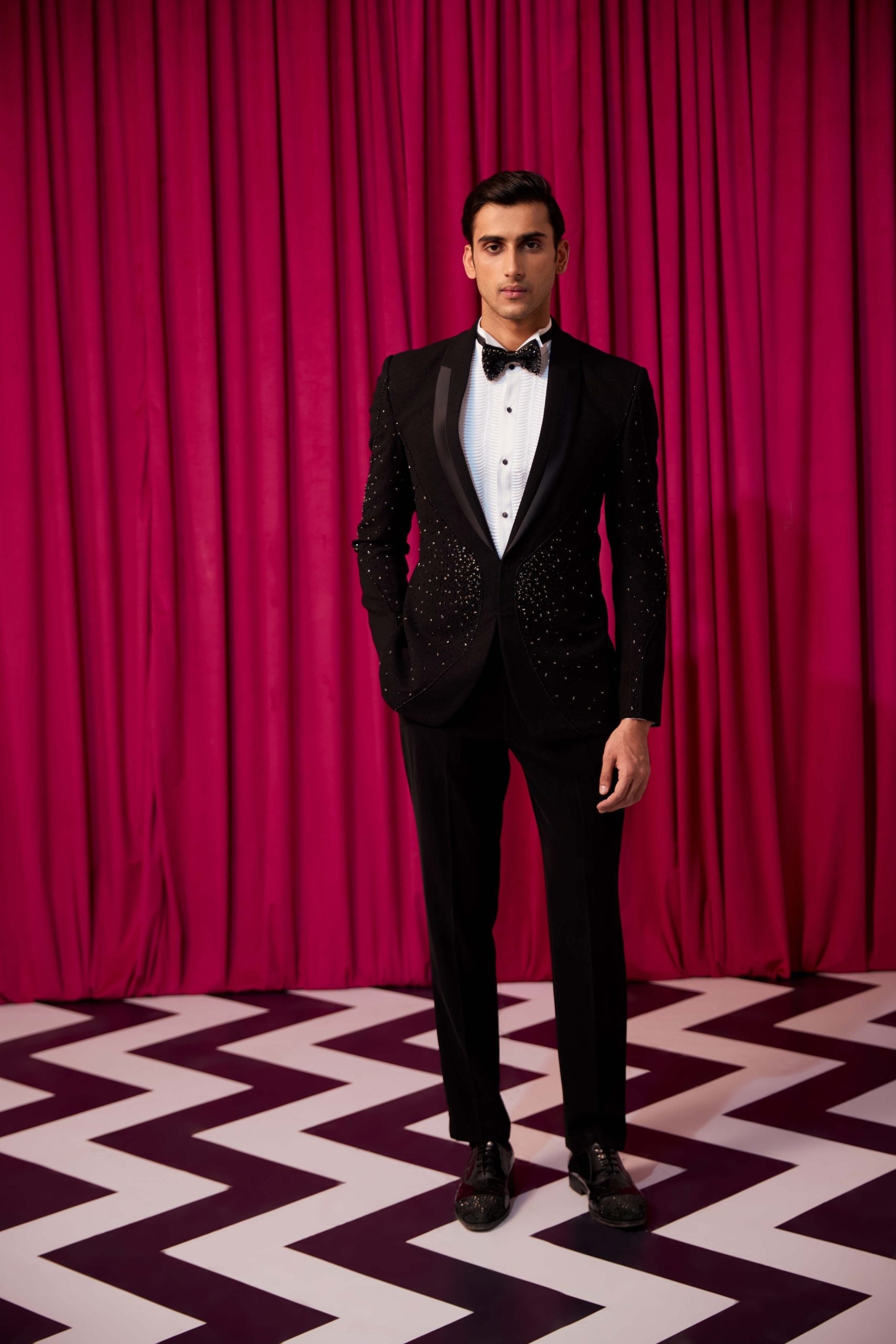 Noir tuxedo se