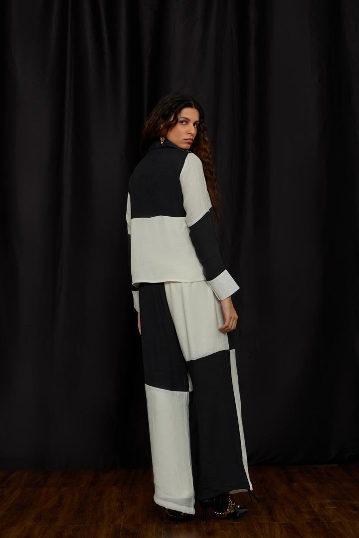 Black & white panelled set