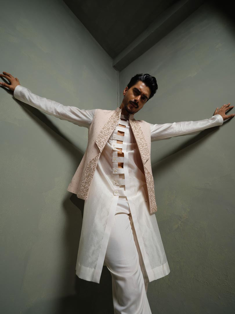 Arch Lapel Rose Bundi Only