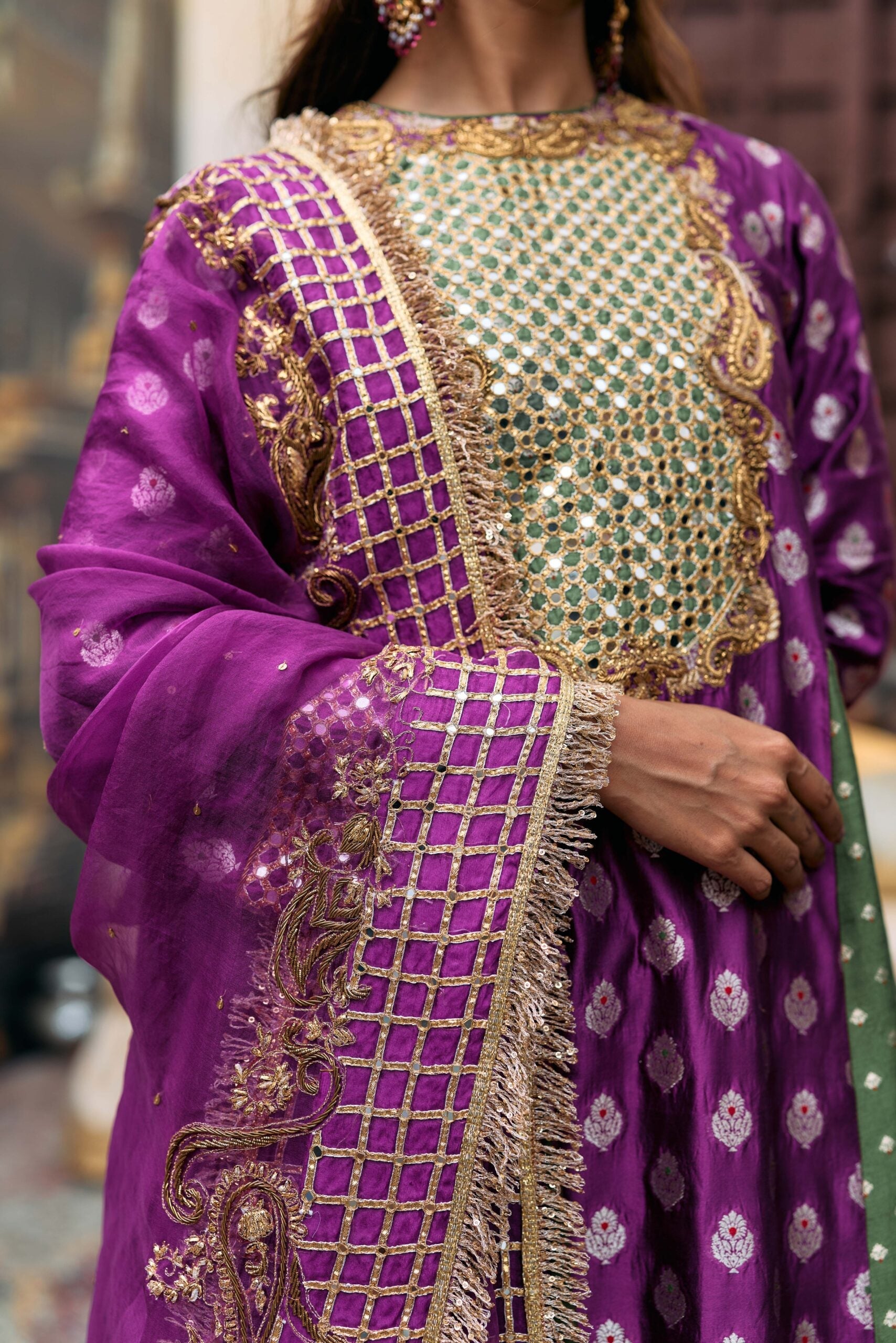 Kamandalu Suit