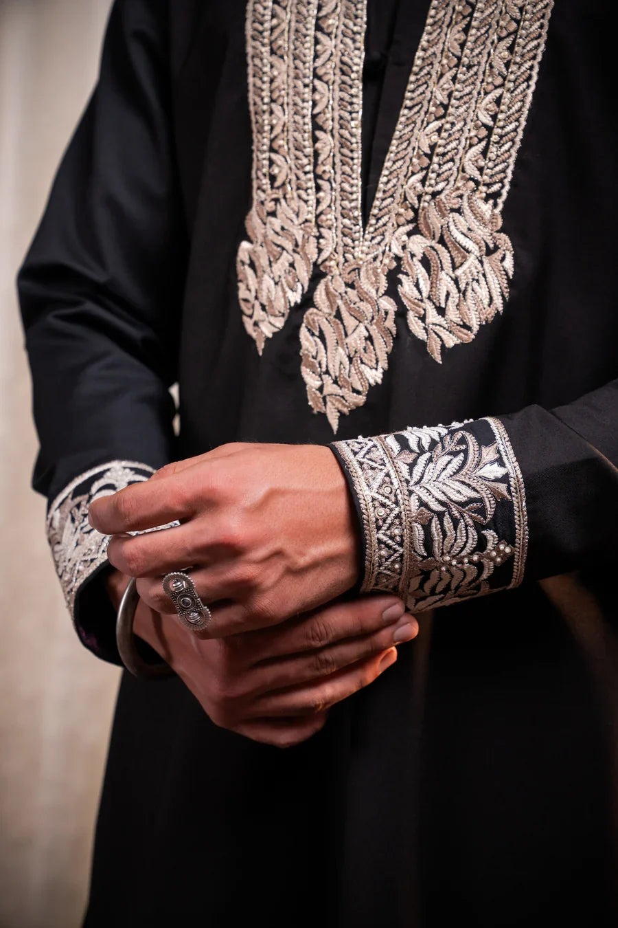 Black Embroidered Kurta with Kashmiri-Inspired Threadwork