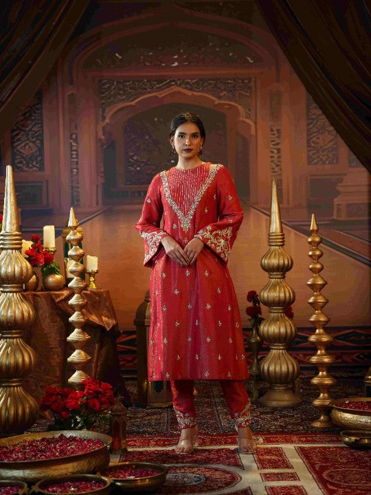 Magenta kasab silk pink suit set - image 3