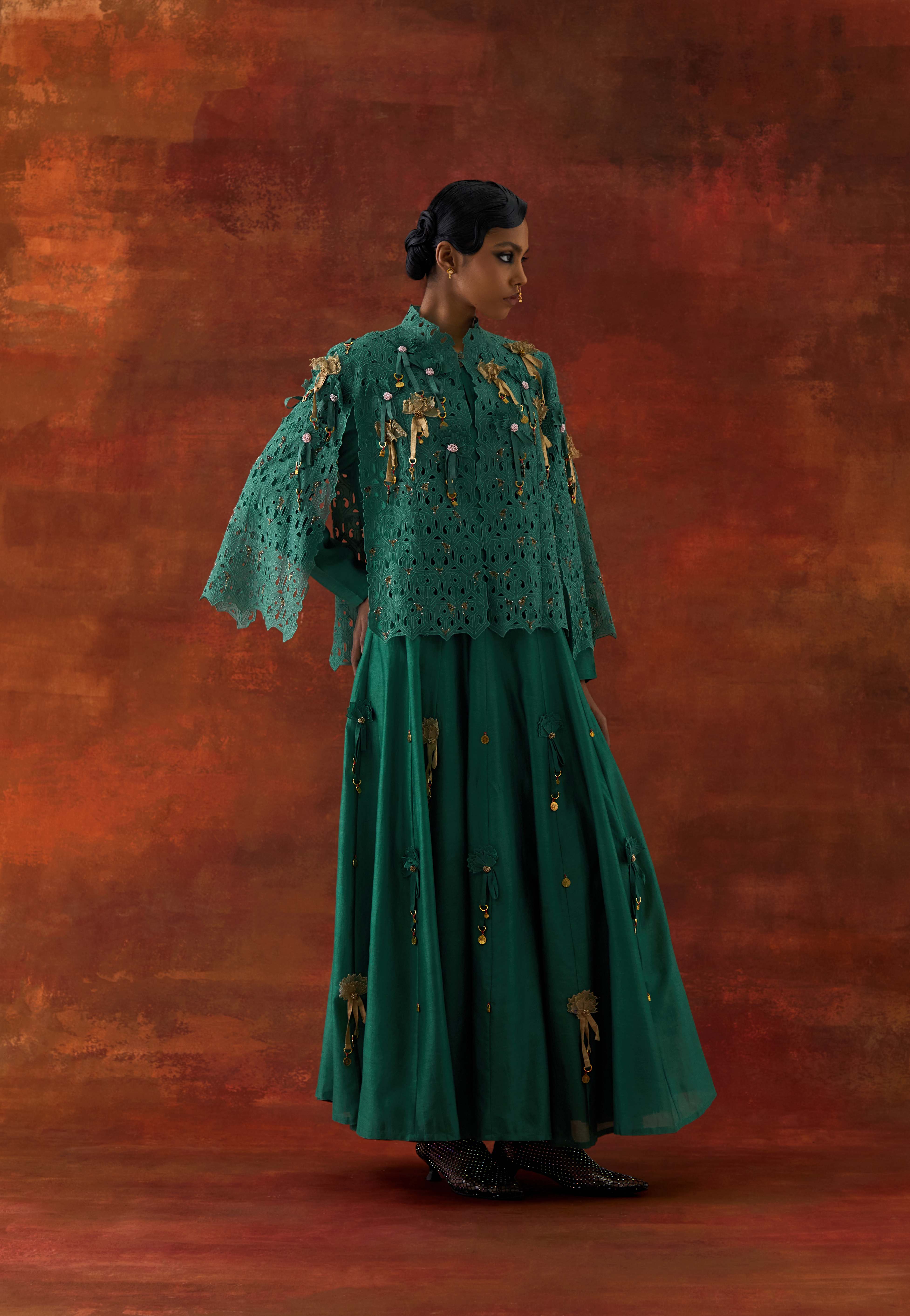 EMBROIDERED CUTWORK CAPE WITH 3D FLOWER KALIDAR - image 3