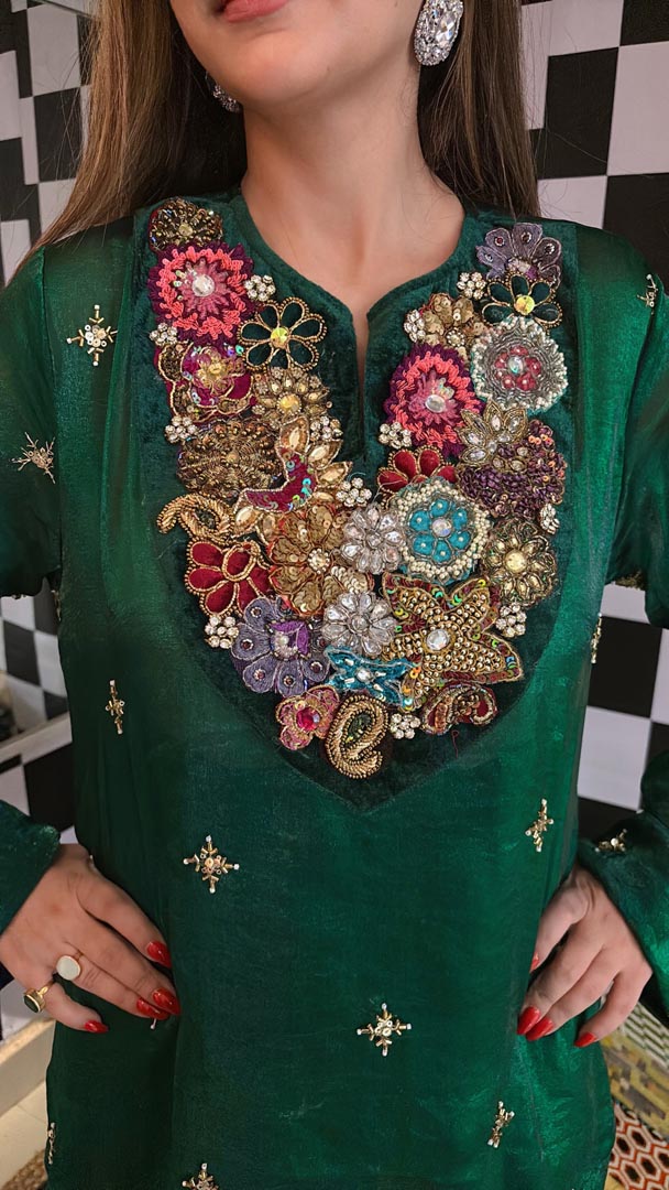 Gulzar Emerald Green Silk Embellished Kurta for Festive Glamour