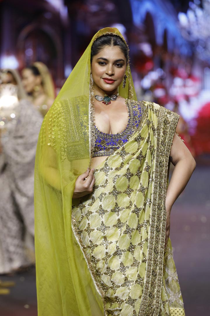 Neelkanthi Noor Saree Set