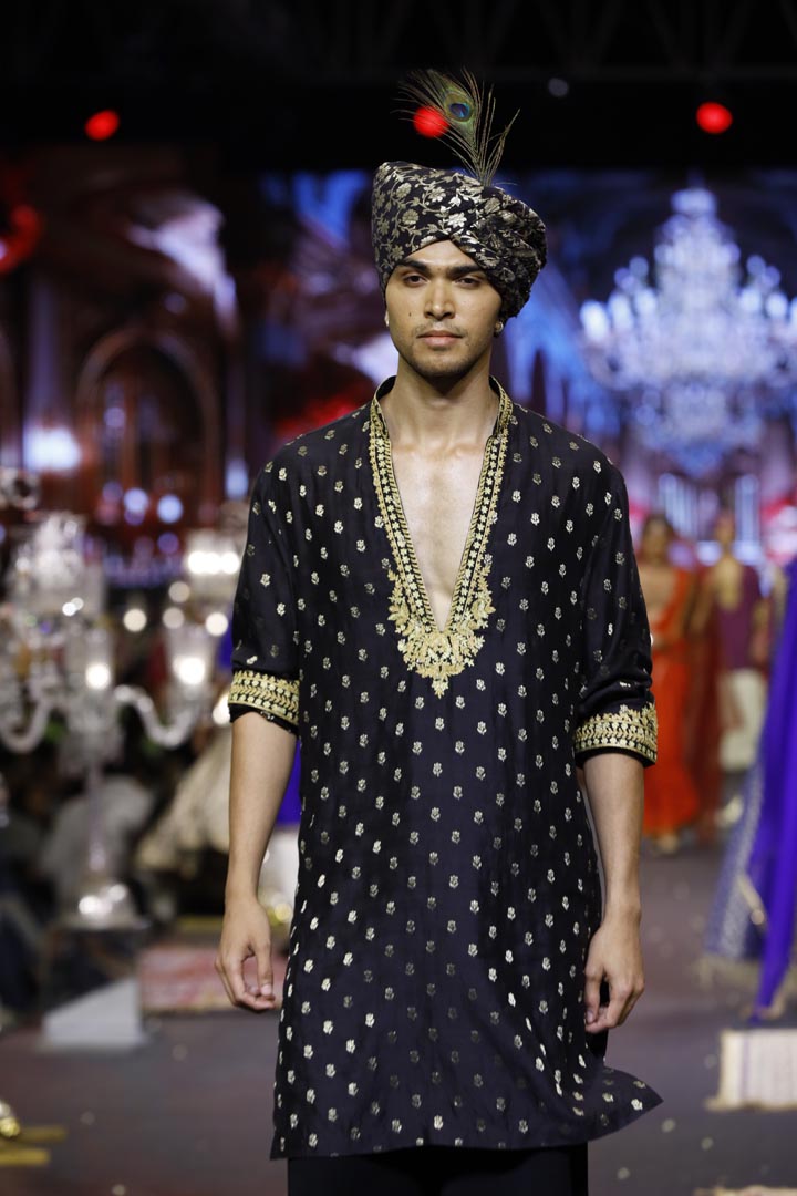 Zarvansh Noir Kurta Set