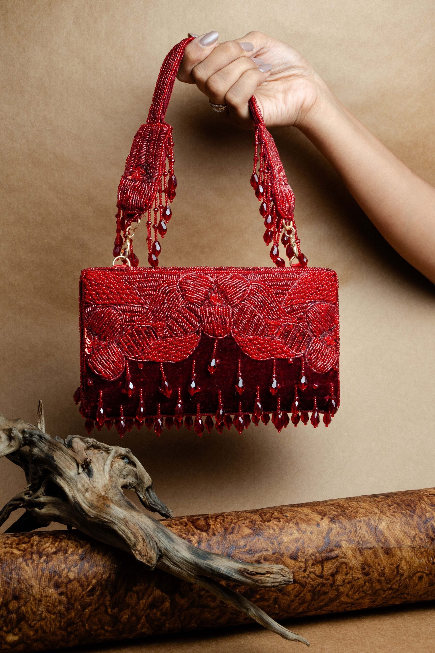 Ornate Radiance Kasse Crimson Bloom